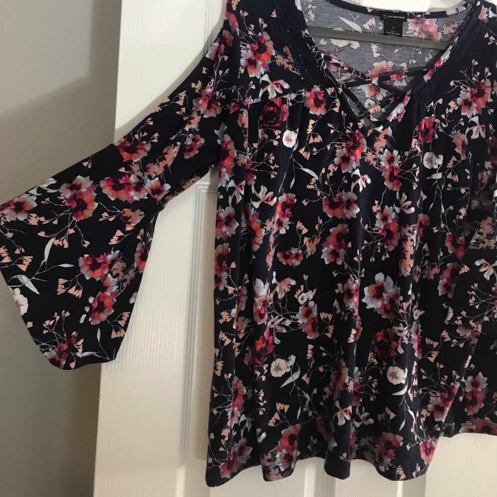 Bell sleeve floral top